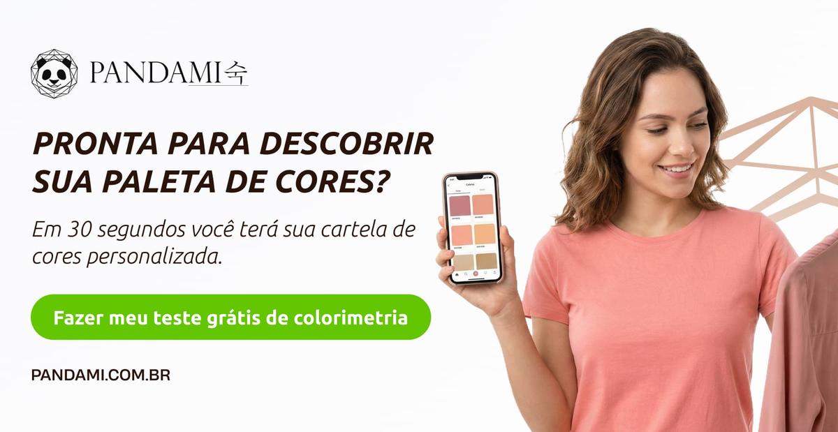 Mulher com o resultado do quiz de colorimetria grátis da Pandami